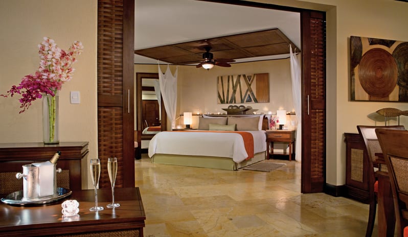 Dreams Riviera Cancun Resort & Spa-Preferred-Club-Ocean-Front-Governor-Suite-2_4415